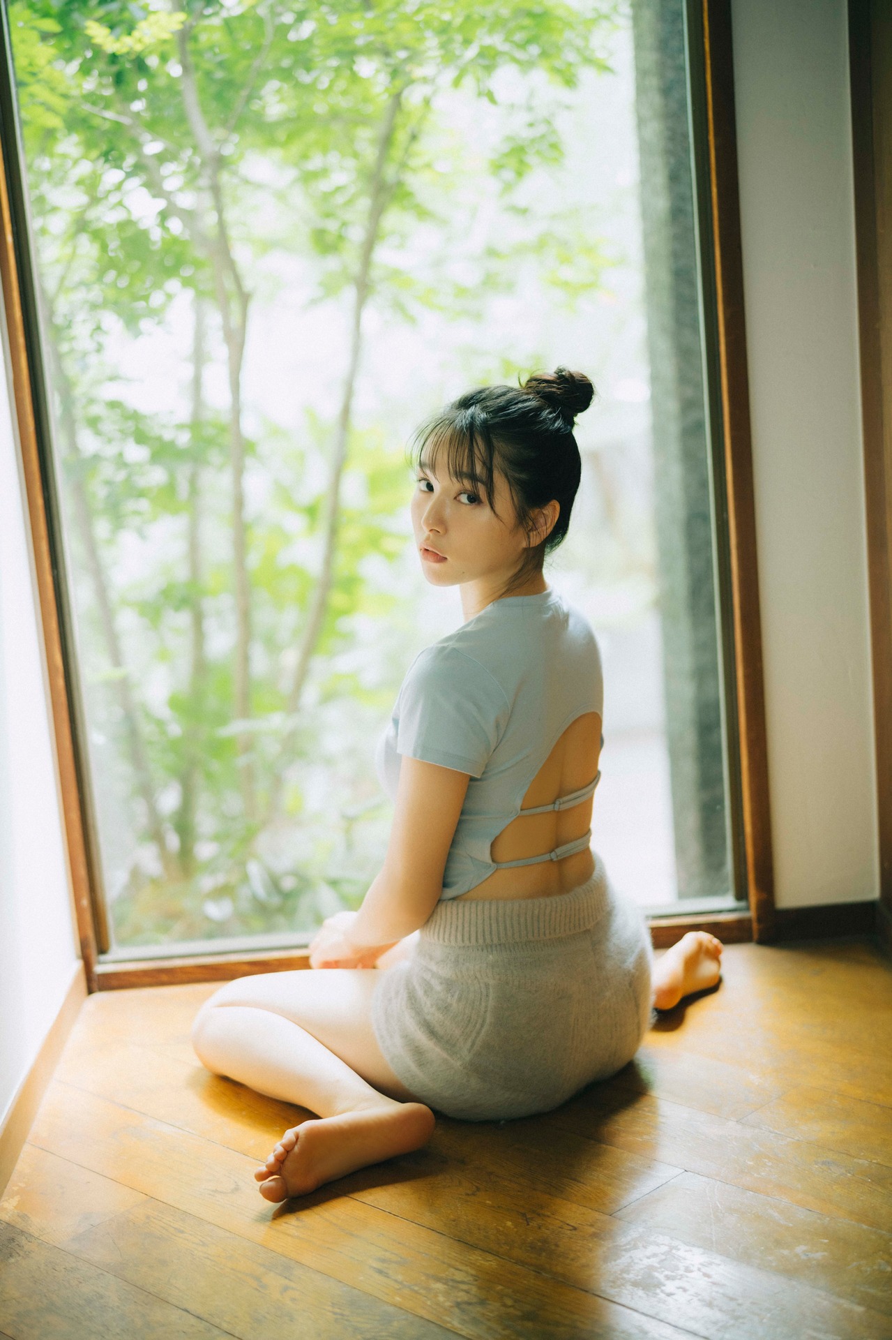 「桜井日奈子2024カレンダーブック」より。