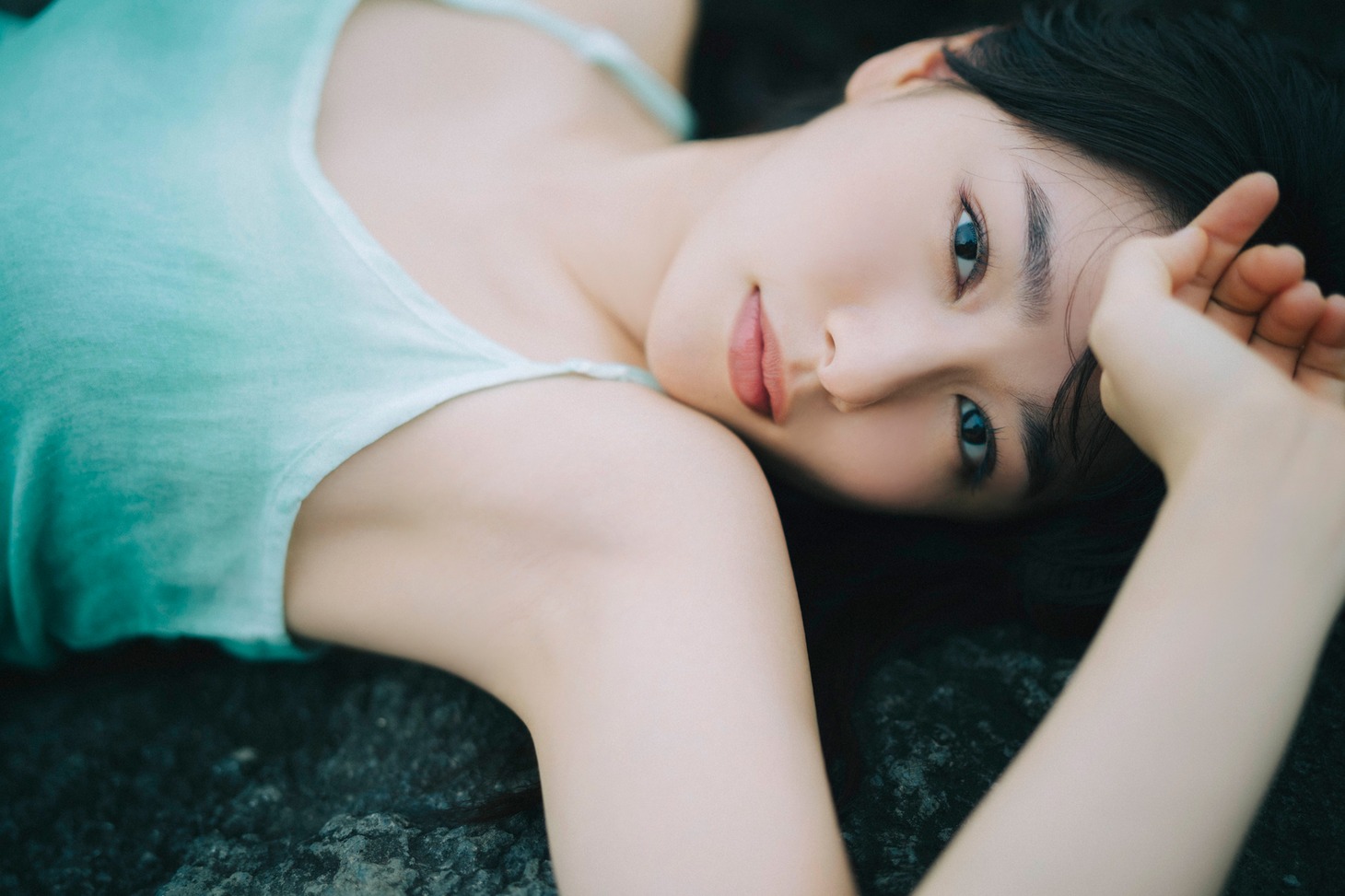「桜井日奈子2024カレンダーブック」より。