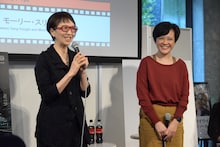 左からヤン ヨンヒ、モーリー・スリヤ。