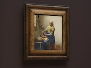 「フェルメール The Greatest Exhibition -アート・オン・スクリーン特別編-」より、「牛乳を注ぐ女」。
