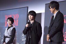 左から浜辺美波、神木隆之介、山崎貴。