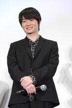 浜辺美波と山崎貴に「緊張しているところを見るのは珍しくて愉快」と言われた神木隆之介。