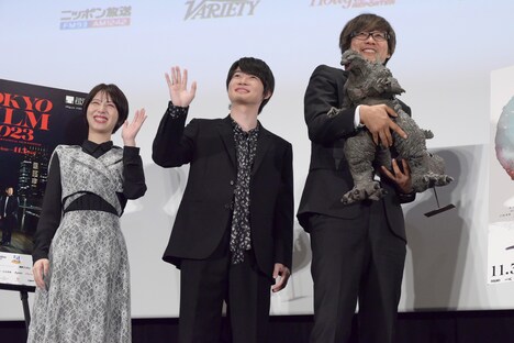 左から浜辺美波、神木隆之介、山崎貴。