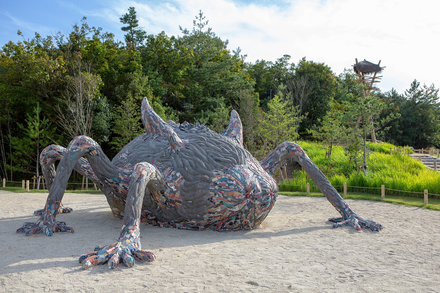 タタリ神をモチーフにしたオブジェ。