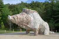 乙事主をモチーフにした滑り台。