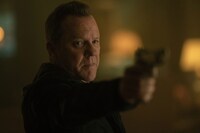 Huluプレミア「ラビット・ホール／指名手配のスパイ」場面写真