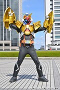 仮面ライダーガッチャード フルフルロケットの姿。