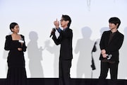 左から安藤サクラ、吉岡秀隆、神木隆之介。