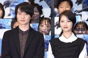 左から神木隆之介、浜辺美波。