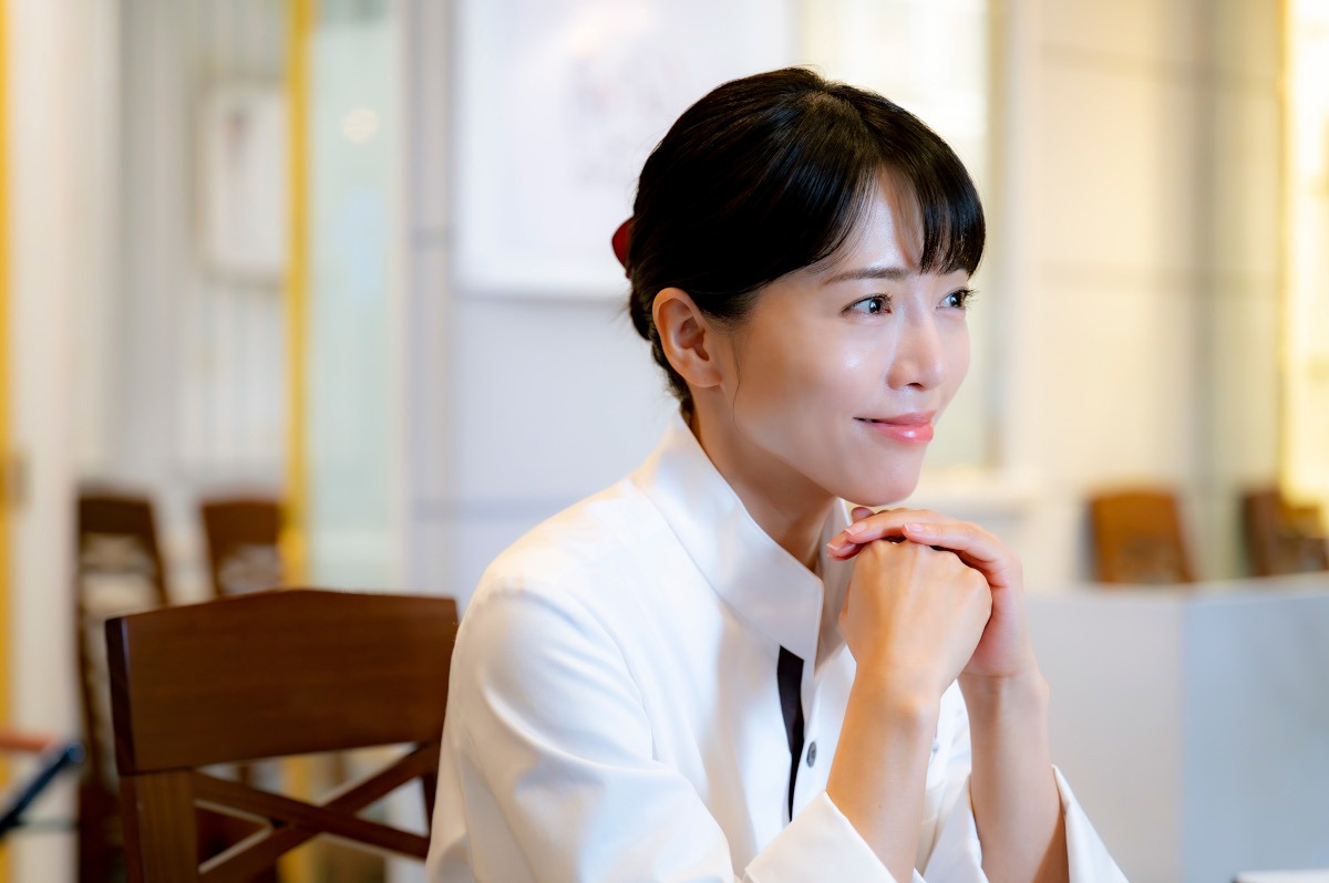 「フェルマーの料理」より、釈由美子演じる赤松桜。