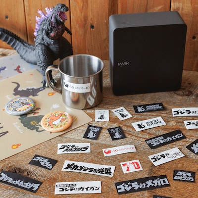 テプラ「ゴジラ」コラボコンテンツの使用イメージ。