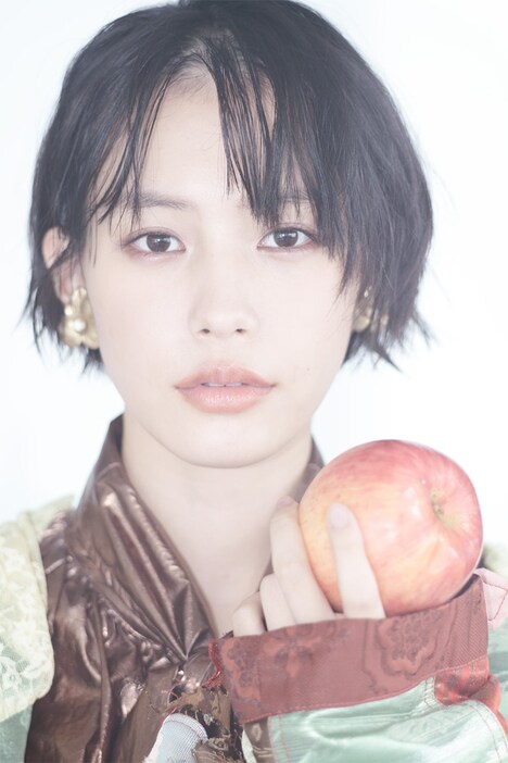 「南沙良 2024年カレンダー」収録カット