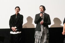 左から中島歩、オダギリジョー。