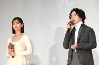 左から中村ゆり、森永悠希。