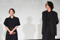 杉咲花（左）にプロポーズする役柄だったが、「いつもうまくいかない」と嘆いた若葉竜也（右）。