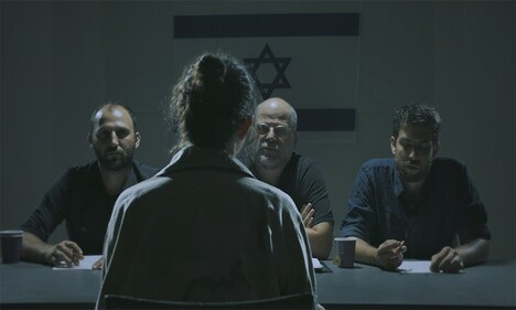 「兵役拒否」場面写真