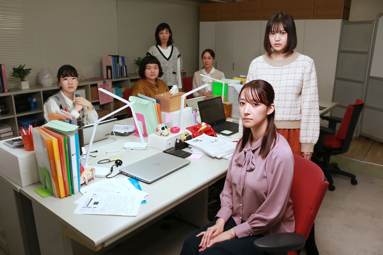 凶暴化したドアとOLたちの死闘描く、安藤奎の戯曲「デンジャラス・ドア」ドラマ化