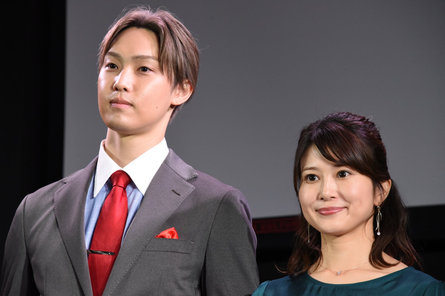 左から堀夏喜、佐津川愛美。