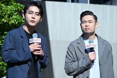 左から倉悠貴、品川ヒロシ。