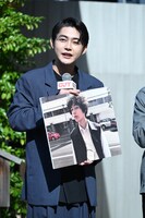 パーマデビューした当時の写真を公開する倉悠貴。