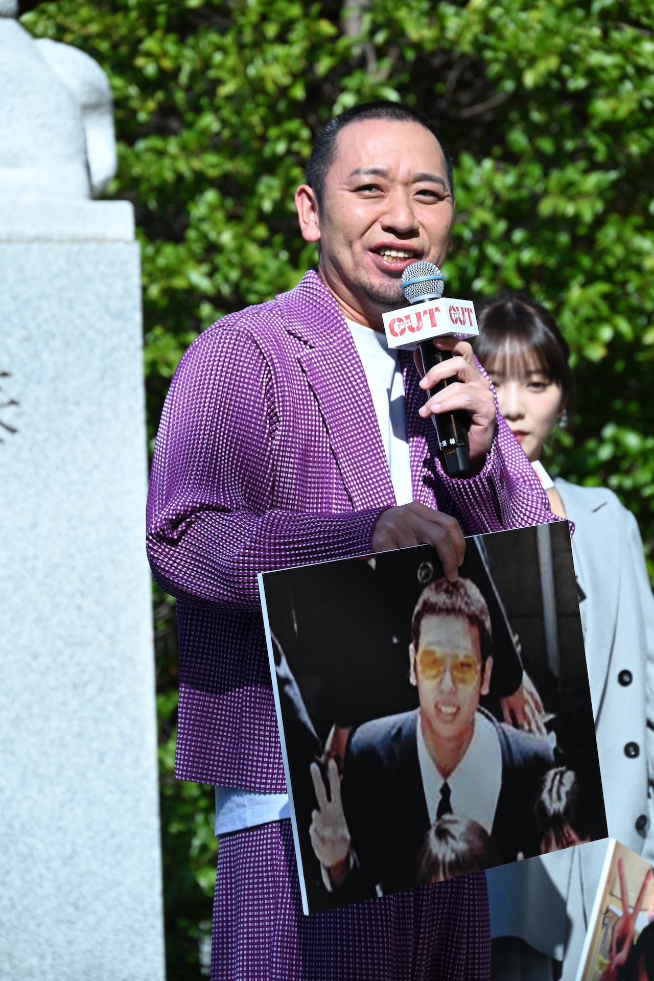 青春時代の写真を披露する大悟。