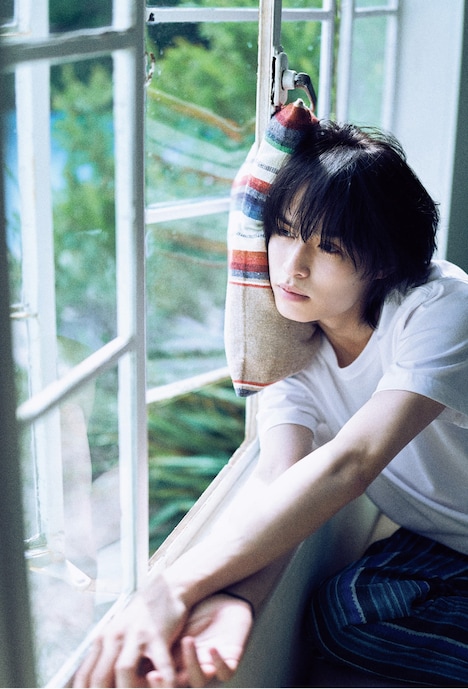 「兵頭功海 ファースト写真集『かつ』」より。