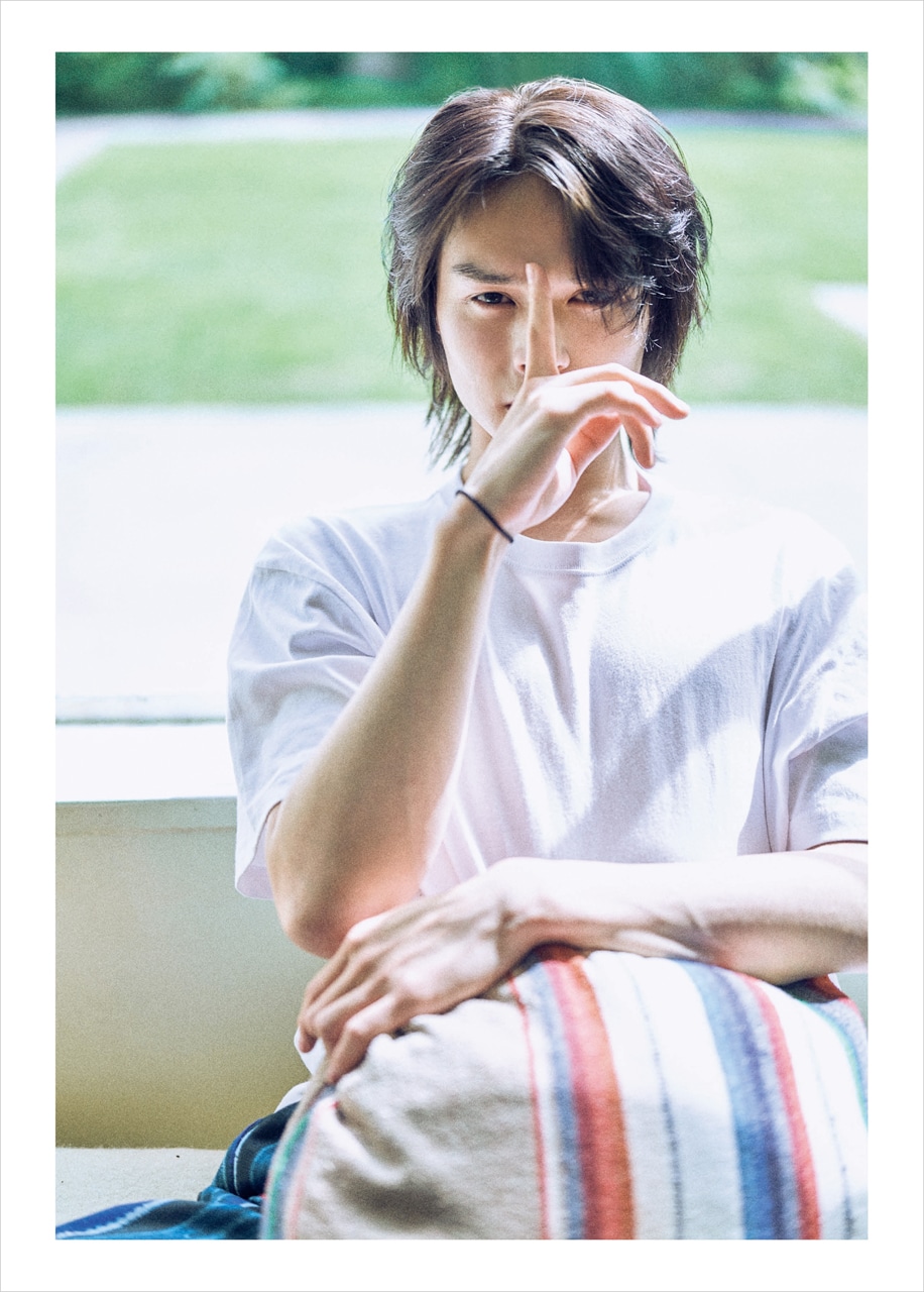 「兵頭功海 ファースト写真集『かつ』」限定版ケース表面のビジュアル。