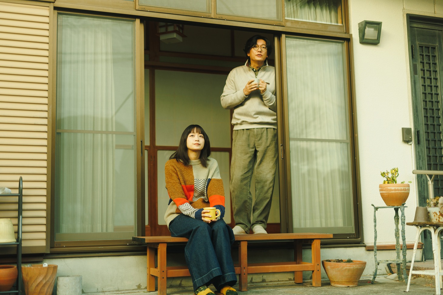 「人生に詰んだ元アイドルは、赤の他人のおっさんと住む選択をした」新場面写真