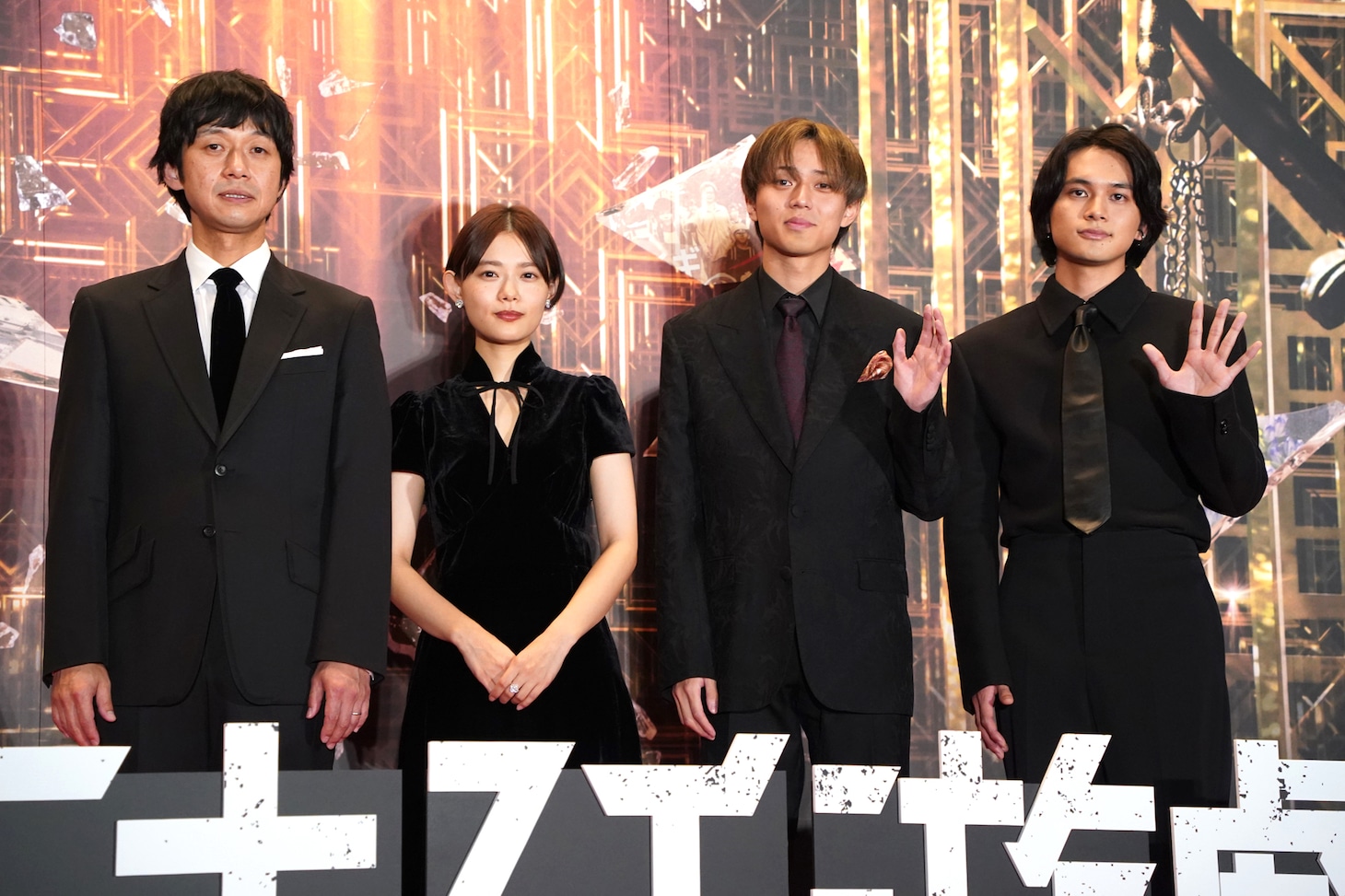 映画「法廷遊戯」公開記念舞台挨拶の様子。左から深川栄洋、杉咲花、永瀬廉、北村匠海。