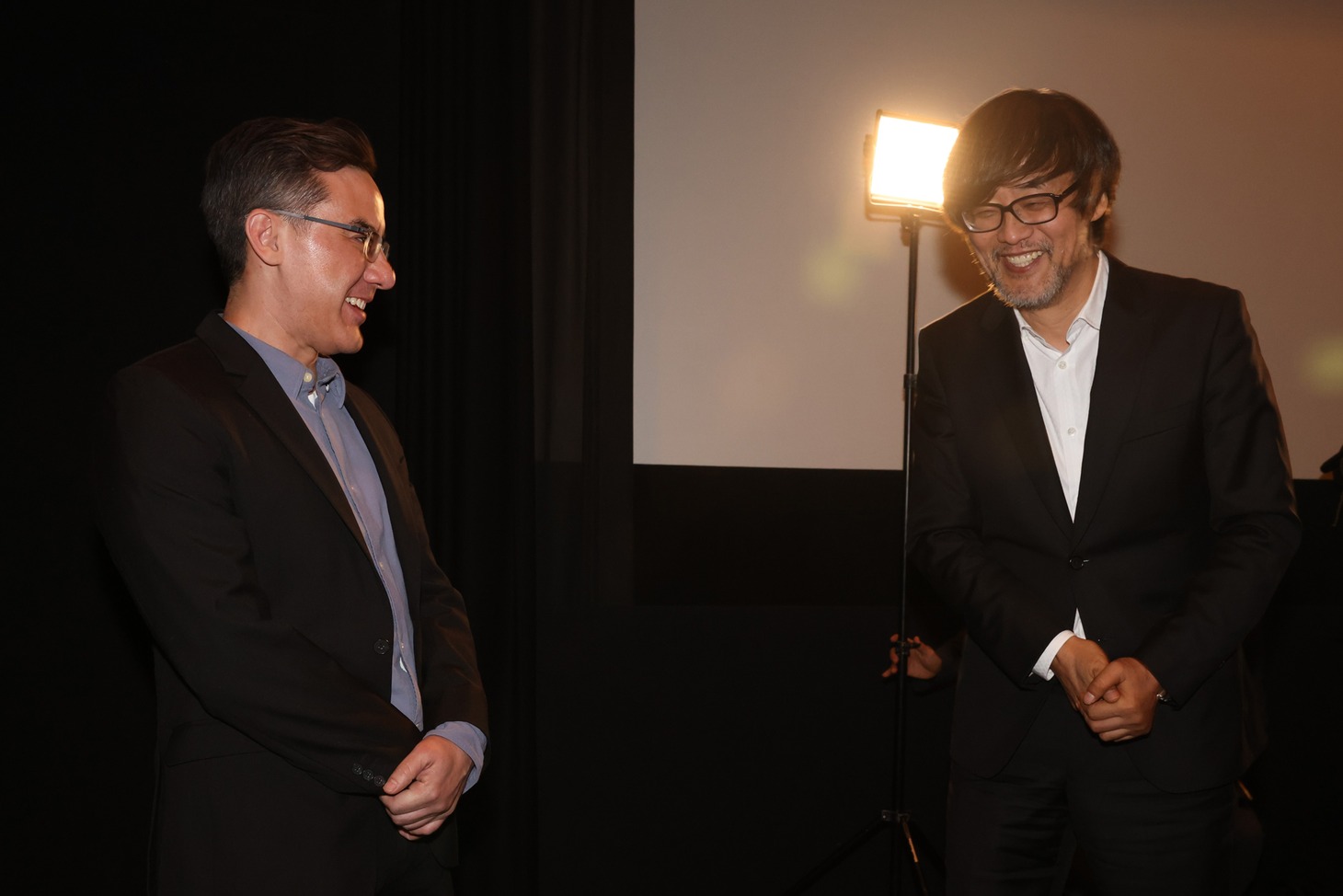 左からマイケル・ドハティ、山崎貴。