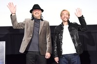 左から大塚明夫、神山健治。