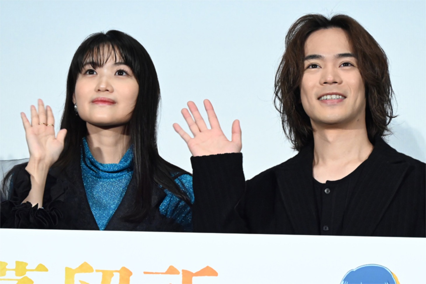 左から早見沙織、小野賢章。