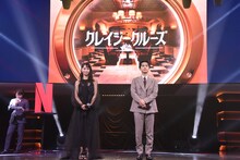 左から宮崎あおい、吉沢亮。