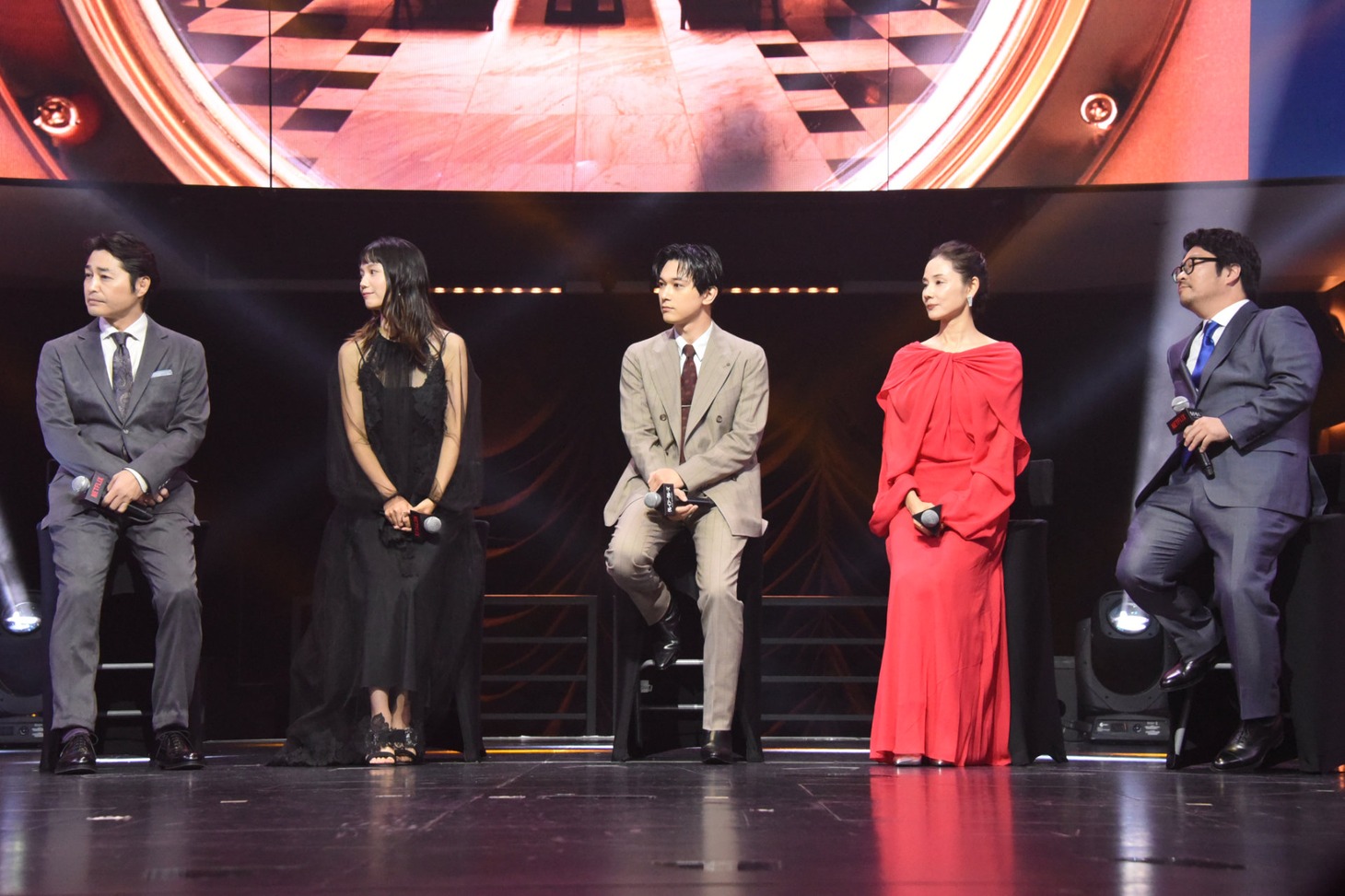 左から安田顕、宮崎あおい、吉沢亮、吉田羊、瀧悠輔。