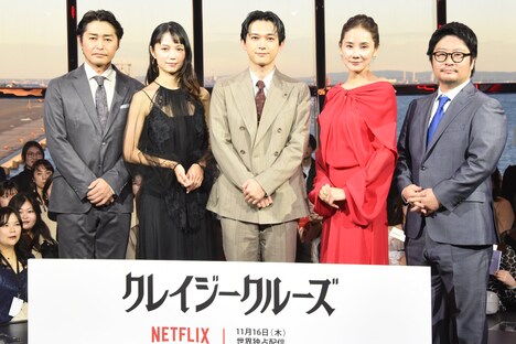 「クレイジークルーズ」配信記念イベントの様子。左から安田顕、宮崎あおい、吉沢亮、吉田羊、瀧悠輔。