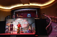 「ウォンカとチョコレート工場のはじまり」主題歌「ピュア・イマジネーション」歌唱イベントの様子。