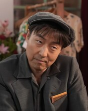 みのすけ演じる芸能記者・鮫島鳥夫。