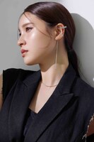 「土屋太鳳フォトブック『たおリズム』」より、河北裕介がメイクで参加したカット。（撮影 / 𠮷田 崇）