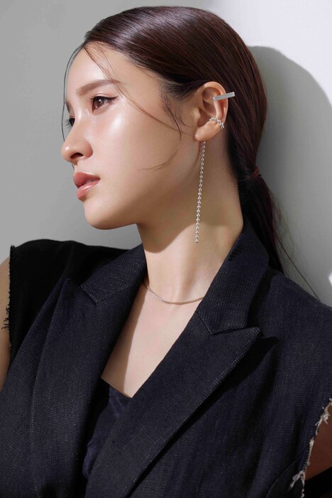 「土屋太鳳フォトブック『たおリズム』」より、河北裕介がメイクで参加したカット。（撮影 / 𠮷田 崇）