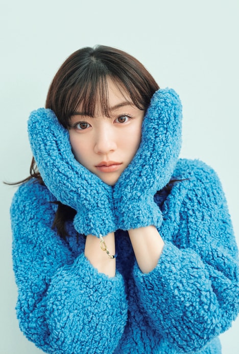 「永野芽郁オフィシャルカレンダー2024」特典イメージ（楽天ブックス）。