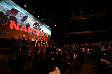 映画「ナポレオン」ワールドプレミアの様子。