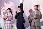 左から鈴木梨央、寺田心、安藤サクラ。
