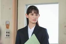 新川美月役の秋本帆華。