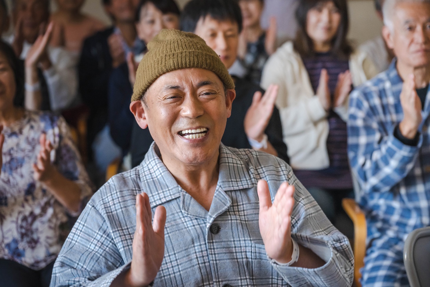 源さん役の曽我廼家寛太郎。