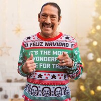 ダニー・トレホによる着用画像。