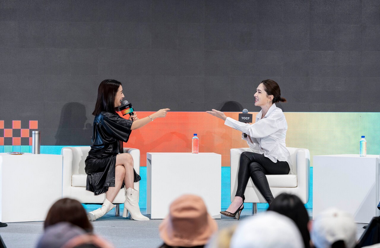 左からアリエル・リン（林依晨）、ティファニー・シュー（許瑋甯）。