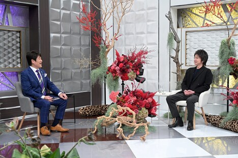 左から林修、藤原竜也。(c)MBS