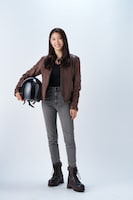 永峰彩夏役の土屋太鳳。