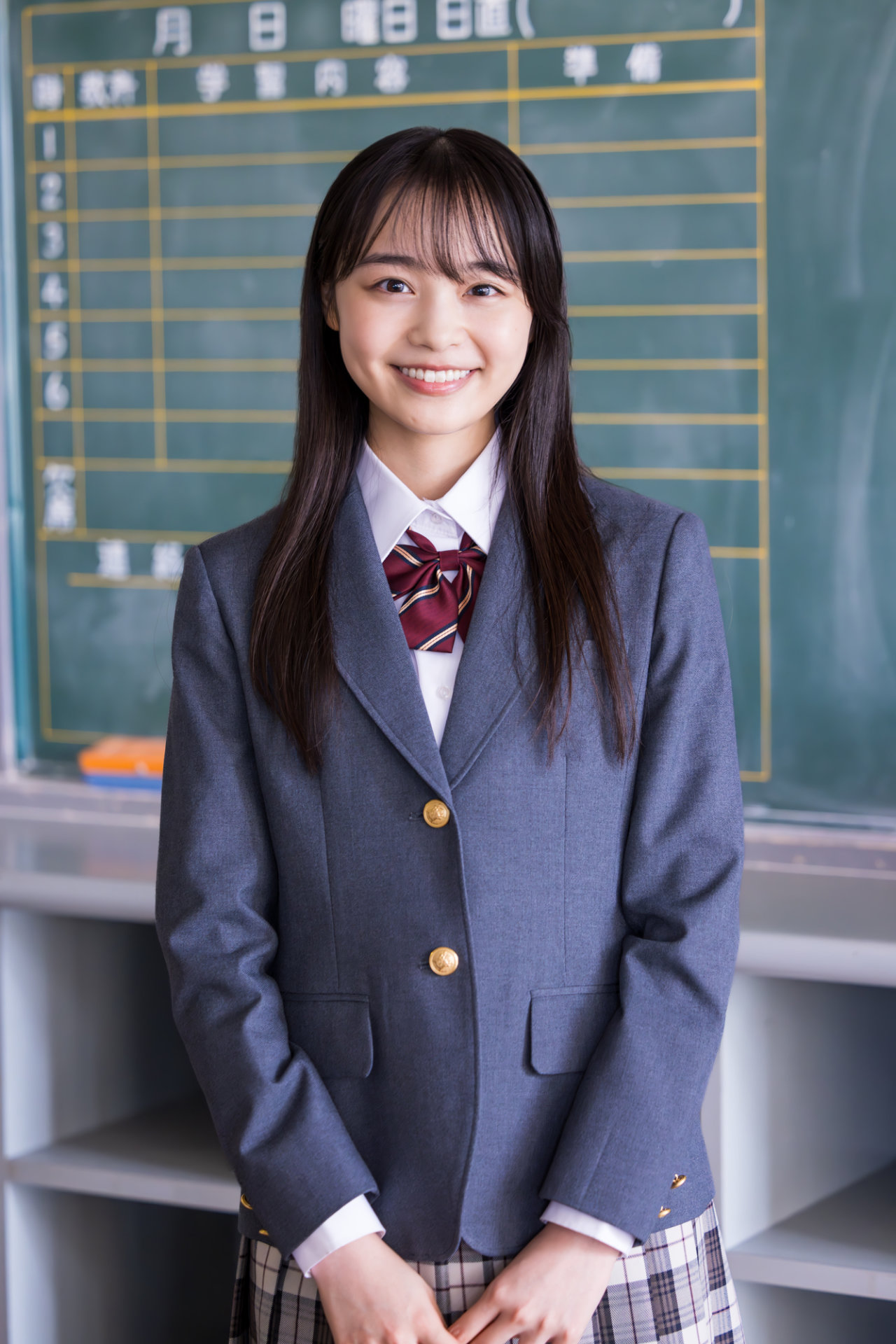 城嶋弥生役の林芽亜里。