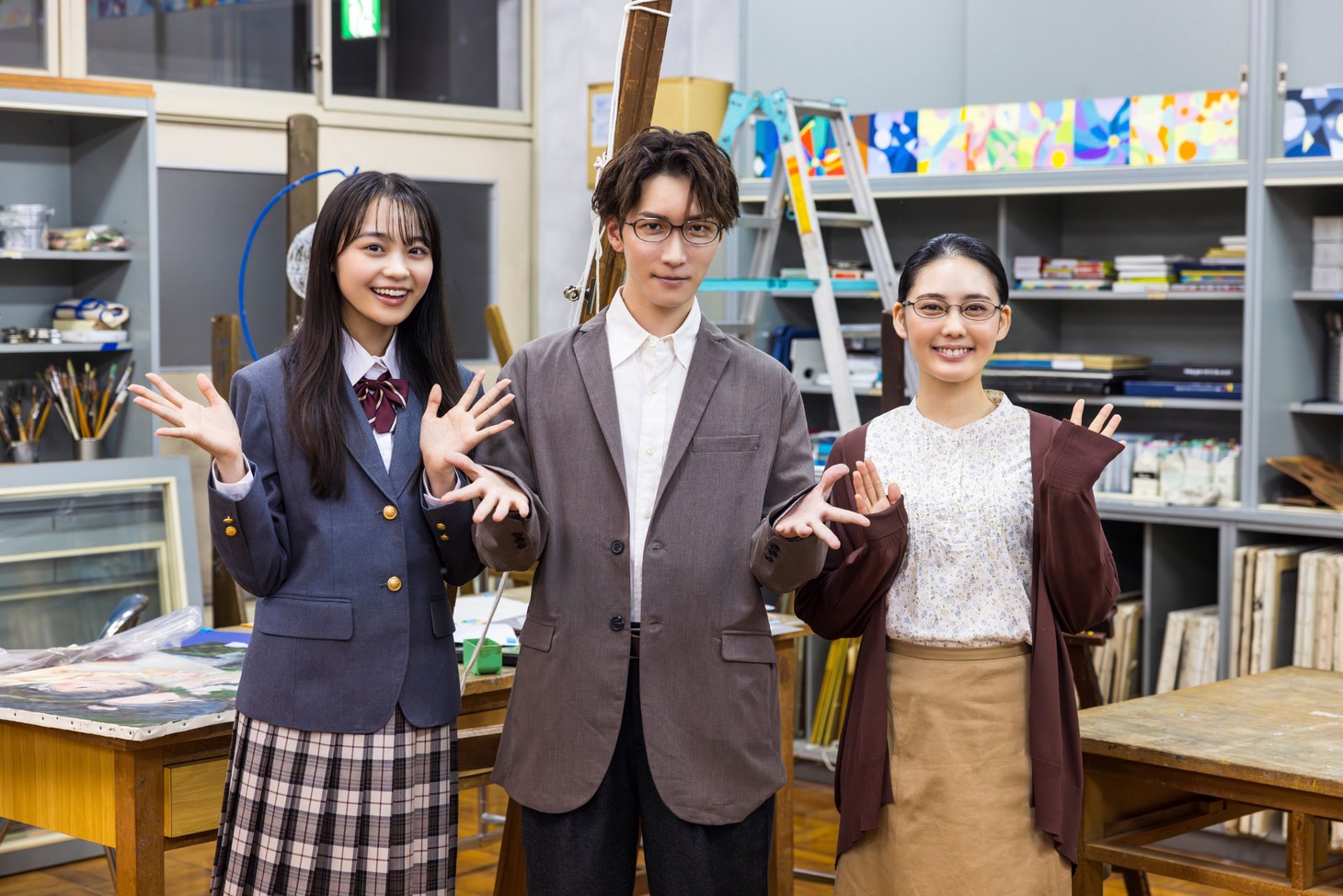 左から城嶋弥生役の林芽亜里、田邑拓郎役の渡辺翔太、内藤由美子役の北香那。